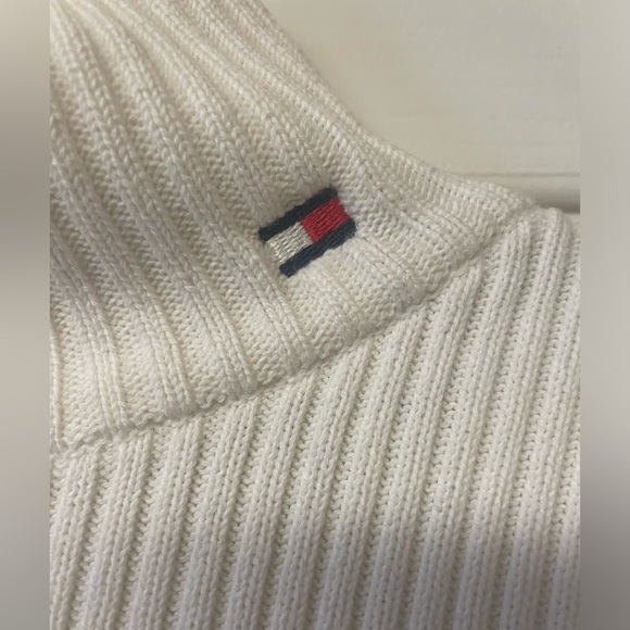 NWOT Tommy Hilfiger Mock Neck Sweater Stretch Navy and White Size S preppy - Picture 2 of 8